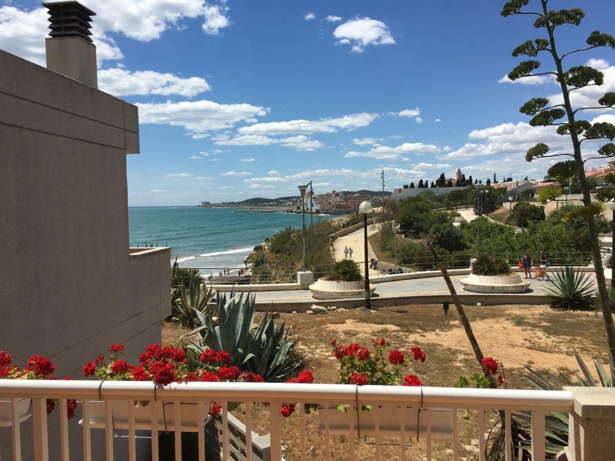 Casa Balmins Sitges Bed & Breakfast Exterior photo